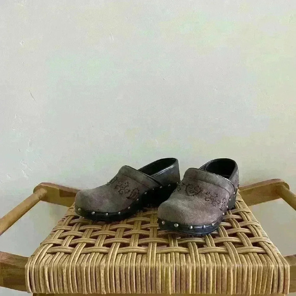 Sanita Clogs with Scandinavian embellishments - Picture 6 of 7